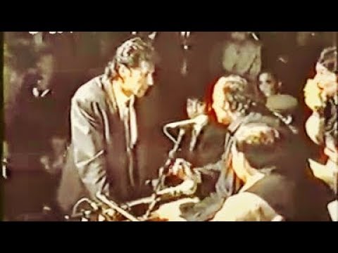 Rare Footage of Imran Khan Requesting Ustaad Nusrat Fateh Ali Khan for  &quot;Ali Da Malang&quot;