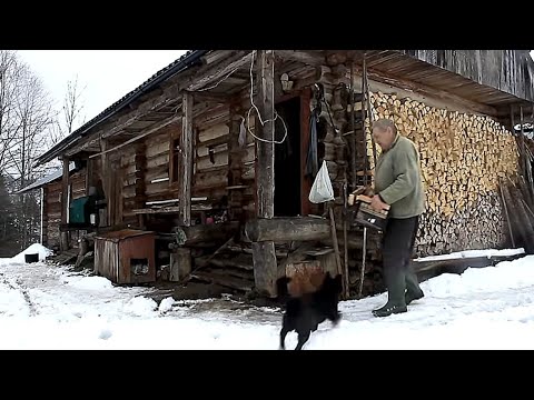 The simple life of a grandfather in the mountains, far from civilization. A house without light.