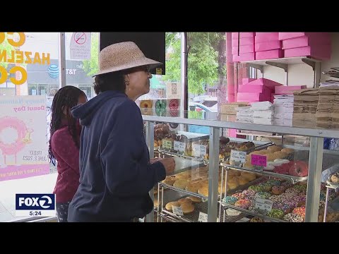 Loyal customers buy out Oakland donut shop after robbery