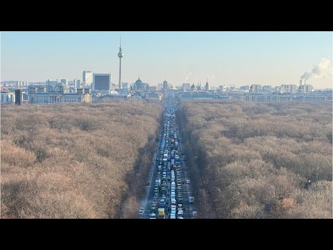 Angry German farmers stage country-wide tractor blockade against government