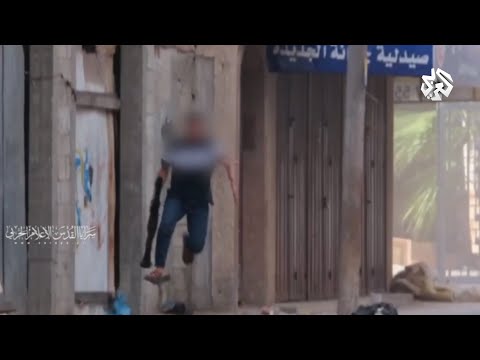 شاهد ردة فعل أحد مقاتلي سرايا القدس عقب استهدافه آلية إسرائيلية متوغلة في قطاع غزة