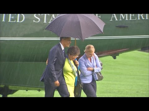 What Happens When Only President Obama Has an Umbrella?