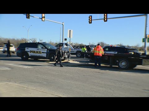 SAPD officer involved in wreck while responding to separate accident, police say