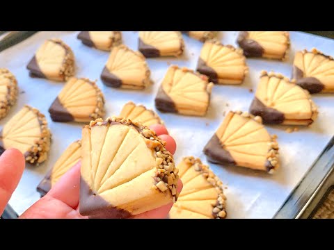 Quick delicious Christmas biscuits ! melt in your mouth! your family will love it!