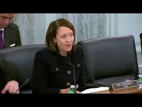 Senator Cantwell questions during the aviation subcommittee hearing on close calls