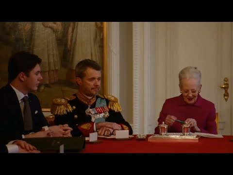 King Frederik X looked &lsquo;quite emotional&rsquo; during Margrethe&rsquo;s abdication signing