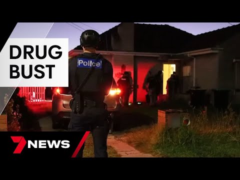 Police storm an alleged drug house in a pre-dawn raid in Melbourne&rsquo;s south east | 7 News Australia