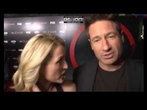 David Duchovny &amp; Gillian Anderson - whispering during interview on the red carpet