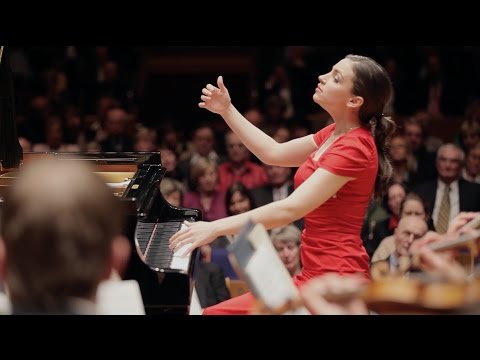 Fr&eacute;d&eacute;ric Chopin: Piano Concerto No. 1 e-minor (Olga Scheps live)