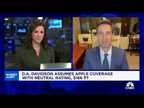 Apple needs to show signs of innovation getting 'unstuck': D.A. Davidson's Gil Luria