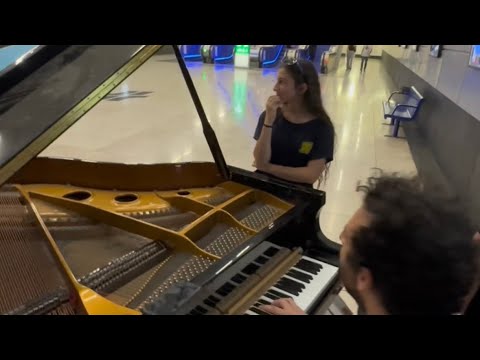 Spontaneous version of Back to Black in the train station - full video