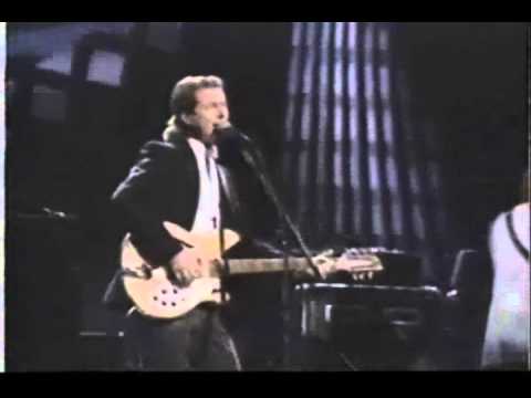 CROSBY, MCGUINN and HILLMAN performing TURN, TURN, TURN.wmv