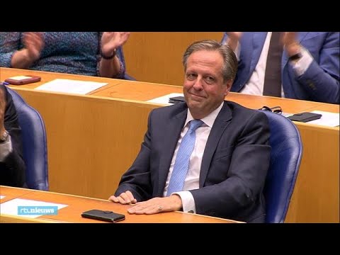 Zelfs aartsrivaal Wilders applaudisseert voor vertrekkende Pechtold  - RTL NIEUWS