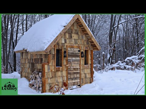 Building a house from pallets in winter. From beginning to end