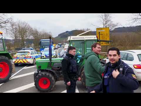 STOPP WIR ROLLEN GLEICH EIN - BAUERNPROTEST IN SAARBURG-NICHTS GEHT MEHR-WARM-UP F&Uuml;R DEN 08.01.2024