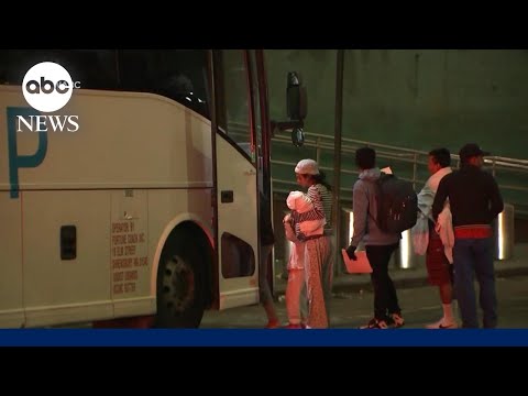 Cities scramble to accommodate migrant busloads, NY mayor demands prior notice