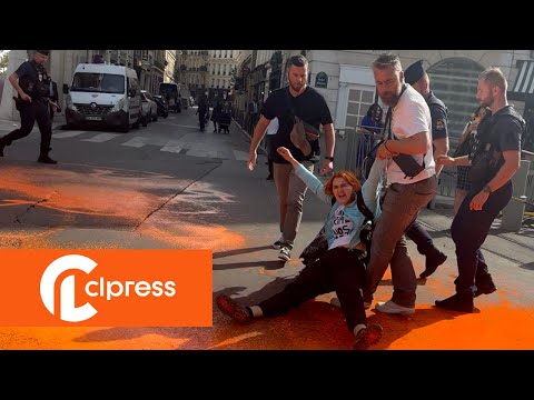 Derni&egrave;re R&eacute;novation verse de la peinture orange devant l'Elys&eacute;e (6 septembre 2023, Paris) [4K]