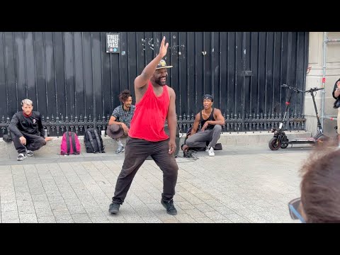 AMAZING Street Performance in Paris