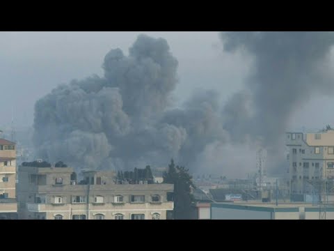 Epais nuage de fum&eacute;e apr&egrave;s une frappe sur Rafah, au sud de la bande de Gaza | AFP Images