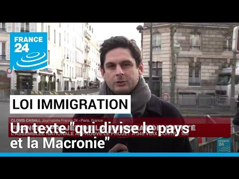 Loi immigration adopt&eacute;e : un texte &quot;qui divise le pays et la Macronie&quot; &bull; FRANCE 24