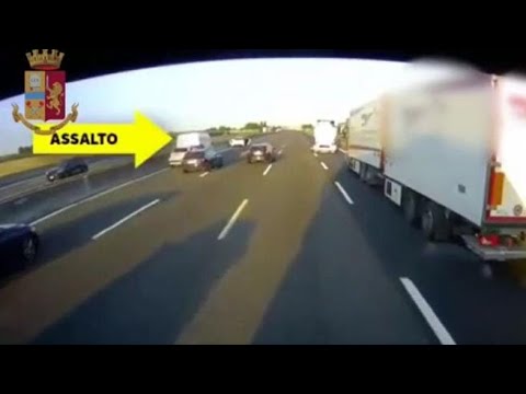 Modena, assalto a un portavalori in autostrada: ecco come hanno agito i malviventi