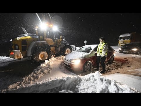 Svezia: neve e -40 gradi, centinaia di auto bloccate tutta la notte