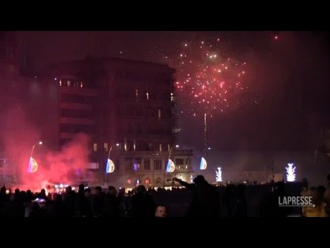 Capodanno a Napoli, la citt&agrave; esplode alla mezzanotte nonostante i divieti