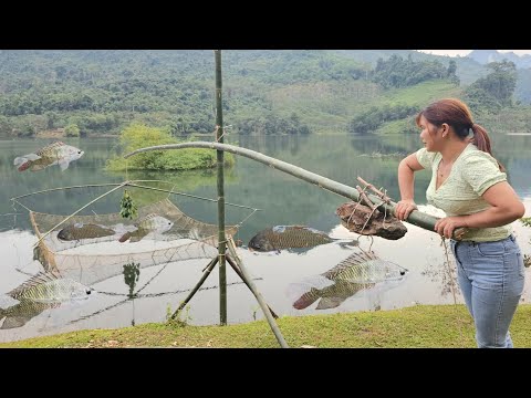 FULL VIDEO: the girl's many ways of catching fish on the lake. Alone life.