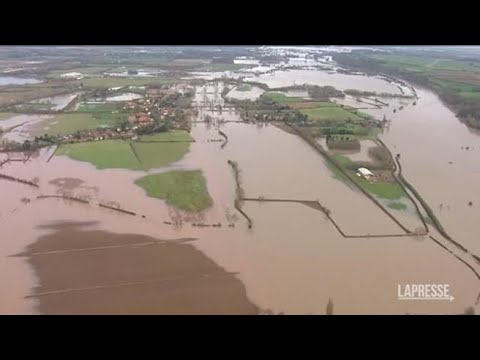 Regno Unito devastato dalle alluvioni: pi&ugrave; di mille case sott'acqua