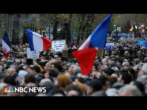 More than 100,000 people march in Paris to protest antisemitism