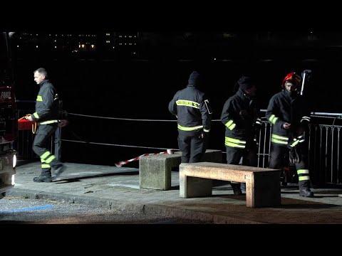 Como, auto finisce nel lago: due morti. Polizia e Vigili del fuoco sul luogo dell'incidente