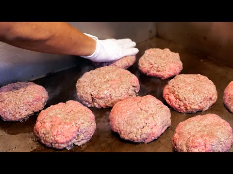 American Food - GIANT ONE POUND HAMBURGERS Jackson Hole Burgers NYC