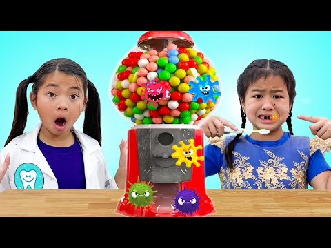 Emma Jannie and Liam Plays with Colorful Gumball Machine Toys for Kids