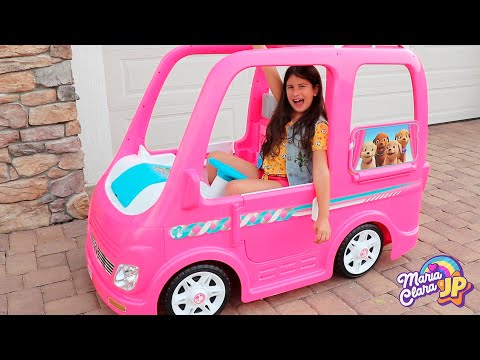 Maria Clara e JP andam no carro de brinquedo   Compila&ccedil;&atilde;o Barbie car Camping adventure