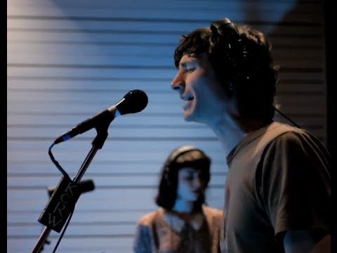 Gotye performing &amp;quot;Somebody That I Used To Know&amp;quot; Live on KCRW