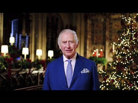 Re Carlo, il primo messaggio di Natale e l&rsquo;omaggio alla regina Elisabetta
