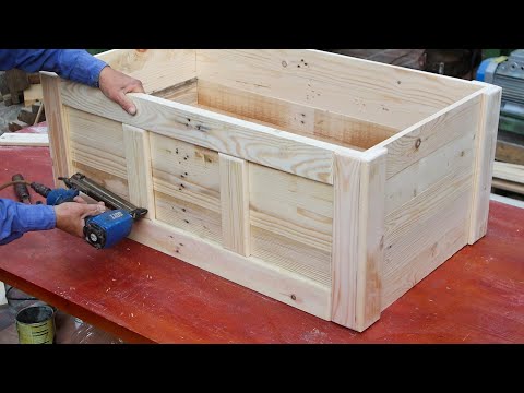 Great Idea On Pallet Woodworking Project // How to Make A Storage Chest From Recycled Wood