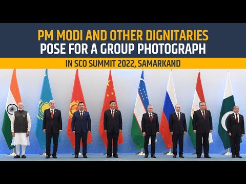 PM Modi and other dignitaries pose for a group photograph in SCO Summit 2022, Samarkand l PMO