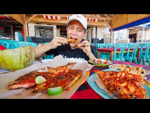 Famous Seafood in Bali!! 🦐 Grilled Fish + Shrimp at Jimbaran Beach - Bali, Indonesia!