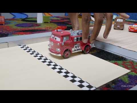 Pixar Cars. Rayo McQueen juega a los bolos. PUBLICIDAD | Disney Junior Oficial