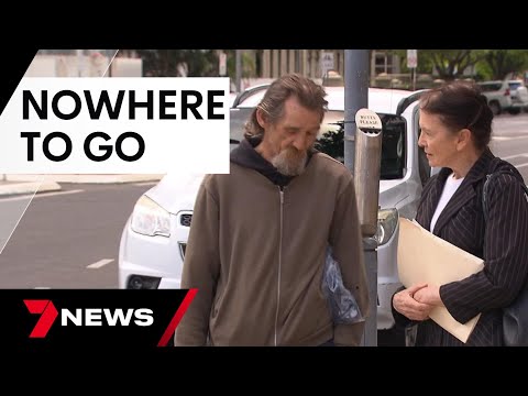 Homeless man arrested for sleeping in an Adelaide stairwell has charges dropped | 7 News Australia