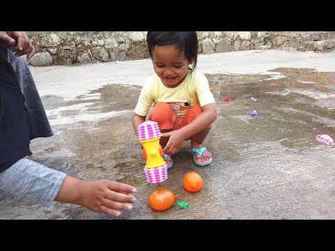 AFSHEENA SINGING FINGER FAMILY SONG Learn Color With a Cute Balloon &amp; Exploding