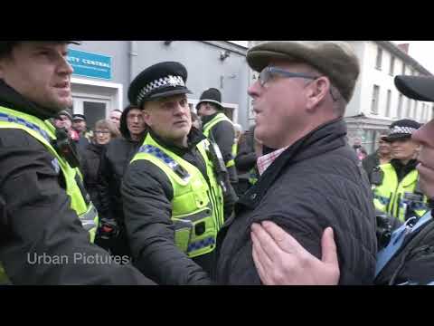 &ldquo;Pathetic perverts!&rdquo; Hunt supporters face abuse from protesters at Boxing Day Hunt in Wales