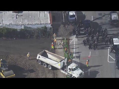 Police move people out of People's Park in Berkeley, block access