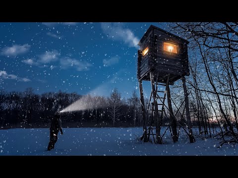 OVERNIGHT IN A HUNTER'S CABIN | AN UNUSUAL STRUCTURE IN THE FOREST