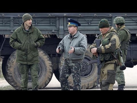 Tenso encuentro entre pilotos ucranianos y las fuerzas que han tomado la base a&eacute;rea de Belbek