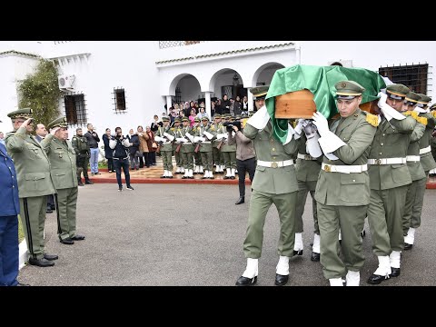 الجزائر | جثمان اللواء المتقاعد خالد نزار يوارى الثرى بمقبرة العالية في العاصمة