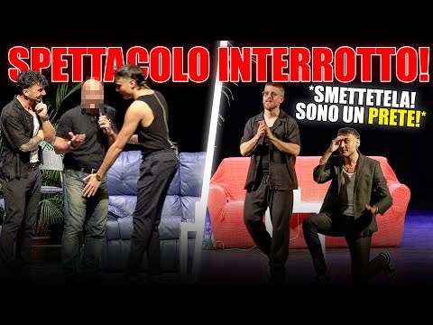 UN PRETE E UN P****O ATTORE INTERROMPONO LO SPETTACOLO! | ESPERIENZE D.M. A TEATRO #2