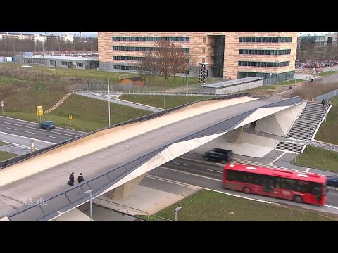 Realer Irrsinn: Bus-Br&uuml;cke ohne Stra&szlig;enanschluss | extra 3 | NDR