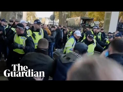 Police and far-right protesters clash near Cenotaph